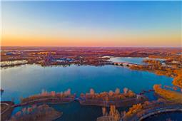 湖光潋滟映余晖