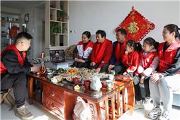 你保家卫国  我们陪爸妈过大年