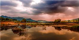 黑云翻墨未遮山