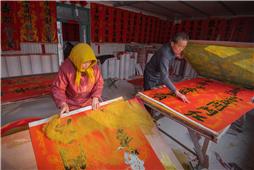 火红的春联暖农家