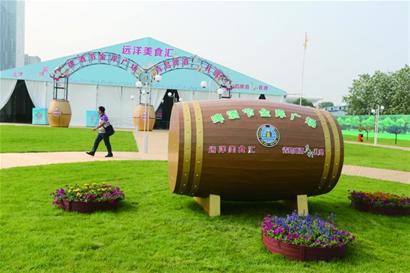 乖巧<em>女孩</em>因<em>工作压力大</em>自残 用水果刀割腕又捅