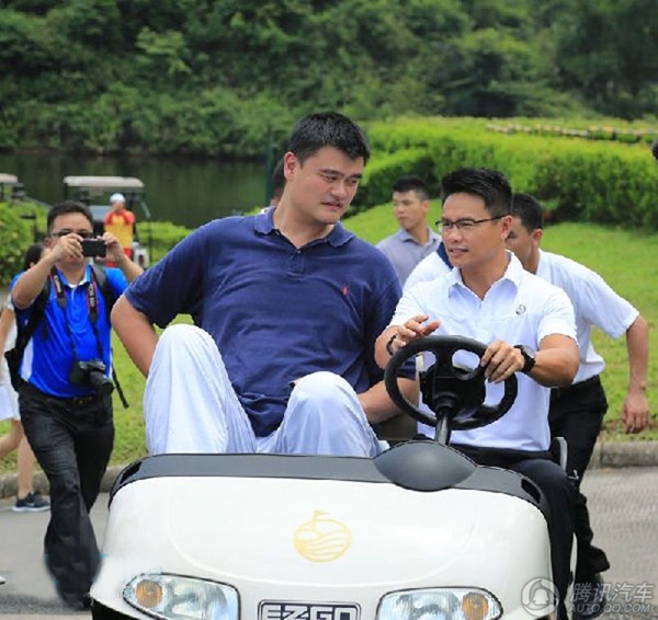 年赚上亿姚明坐车无数 却只能开这两款车?