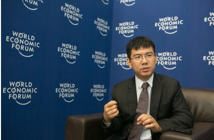 人人友信张适时论道达沃斯:智能化培育金融新