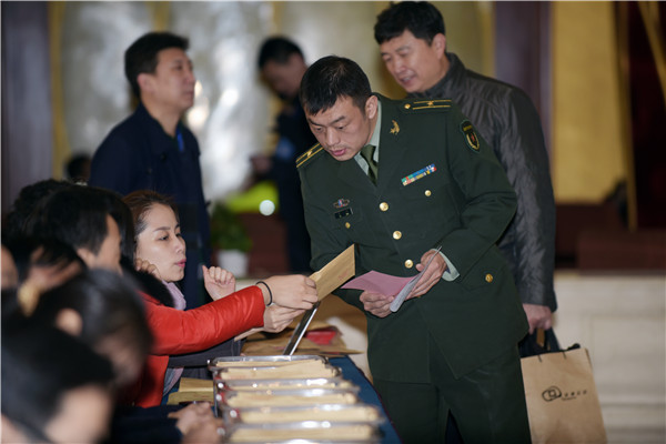 记者直击淄博市政协委员报到现场