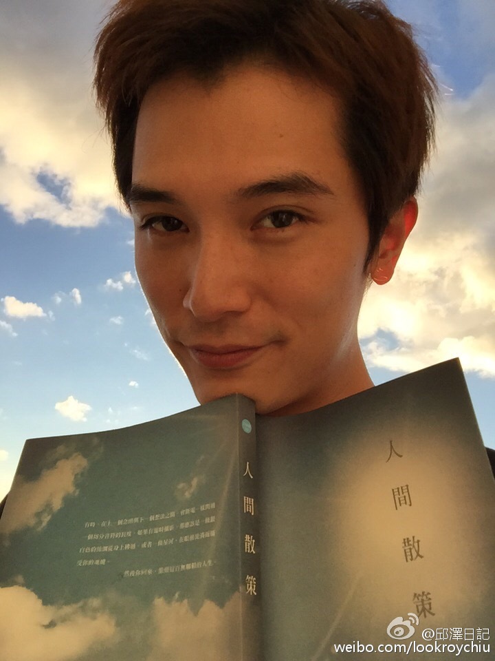 邱泽首回应相差25岁母子恋:聊得来都可以_中国山东网