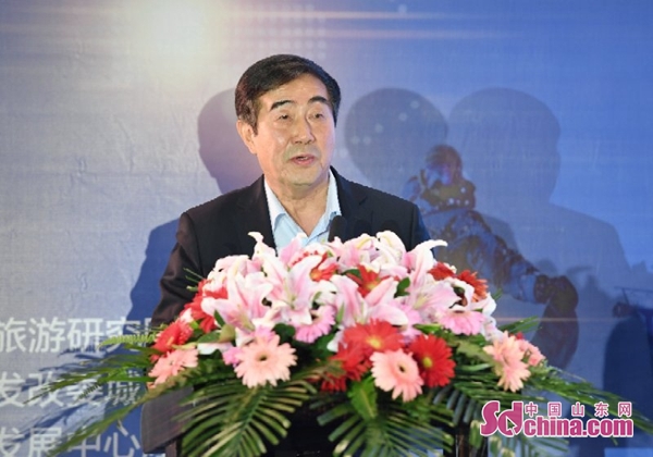 群英聚首 共话冰雪 2018中国长春冰雪产业高峰