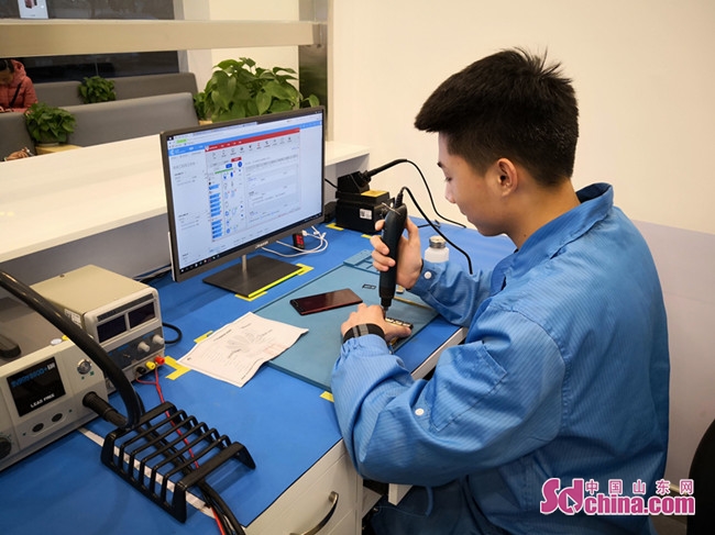 工程学校毕业生因工作能力出色获用人单位表扬