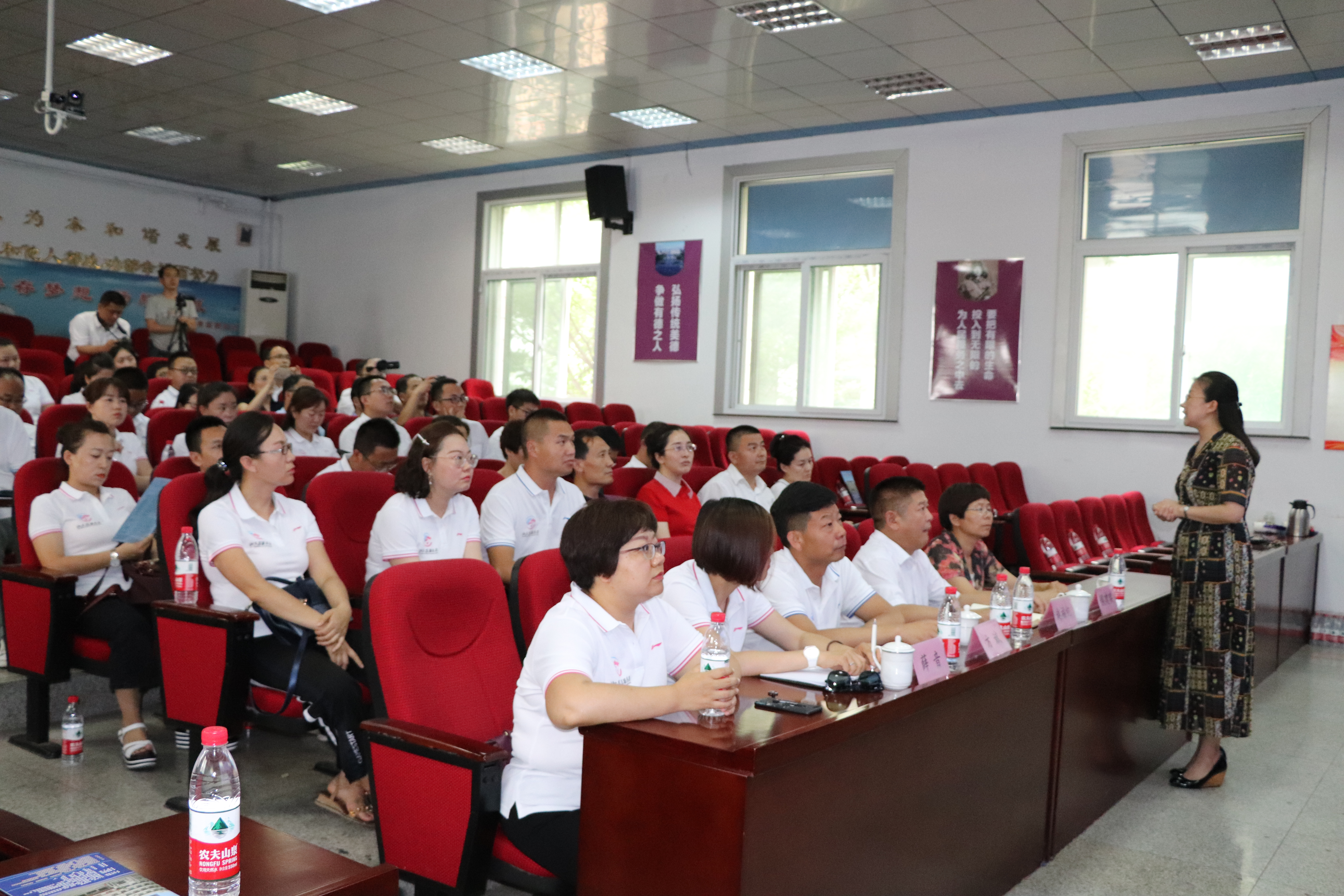 新疆兵团第十二师和临沂电力学校教育考察团 