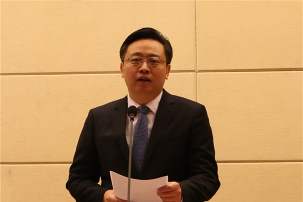 烟台市人大常委会举行会议 决定陈飞为代理市