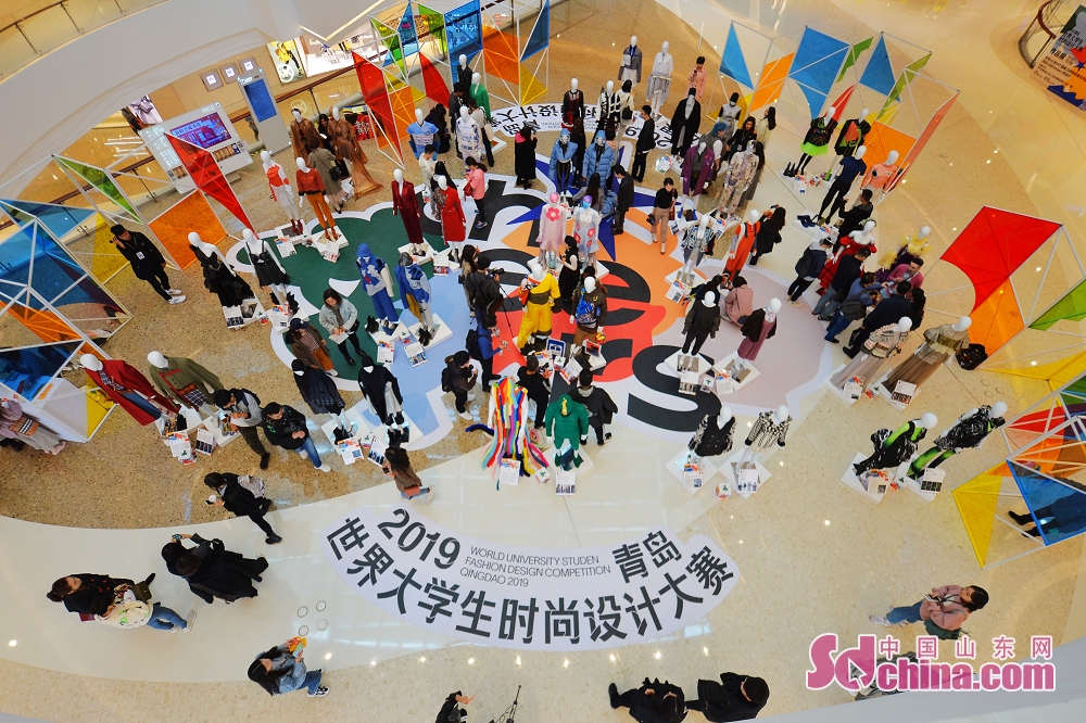 　　11月7日、2019青島世界大学生ファッションデザイン大会は山東省青島市で開幕された。同会はアパレルデザインをテーマにし、世界ファッションデザイン大学25校からの優れた青年デザイナーが参加、100セットのオリジナルデザインのアパレル作品から10賞が評価される予定。<br/>　　