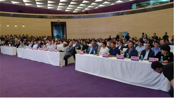 参展嘉宾有:原省委巡视组一组组长钟少林;省委政法委原常务副书记李建军;省政协常委、民族和宗教委员会副主任杨学峰;山东艺术学院党委书记马东骅;省委宣传部二级巡视员陈强;省政协常委、省书法家家协会常务副主席孟鸿声;山东广电网络公司副书记纪涛; 大众报业集团原副总编杨晓舟;山东省美协当代艺术委员会主任、原山东广播电视台副台长潘士强;原日照市委常委、五莲县委书记马强;原山东省互联网信息办公室副主任董志强;原济南市书法家协会主席张仲亭;省政府办公厅机关党委副书记苏勋团;日照市人大常委会内司工委调研员王爱东;原