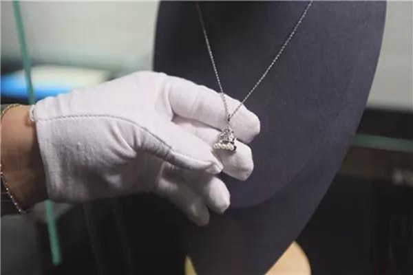 戴爾VR的第一步：體驗月球高爾夫