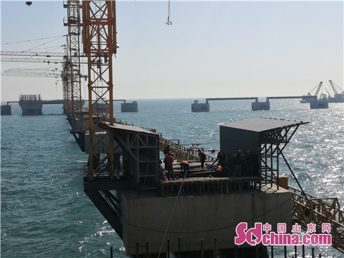 董家口港区原油码头二期工程复工建设