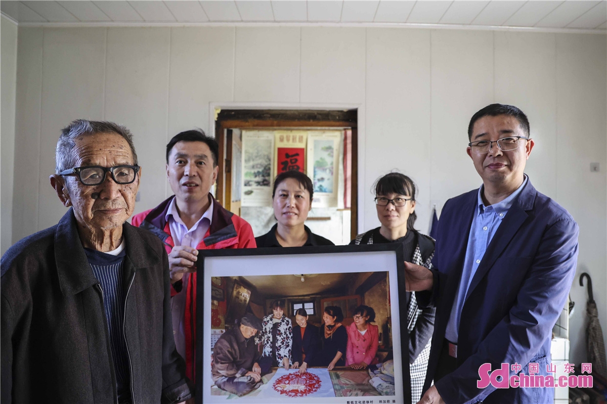 　　<br/>In recent years, a central canteen, a health center, a theater, and a service center for the elderly have been established in the village, to improve the happiness of the elderly.<br/>