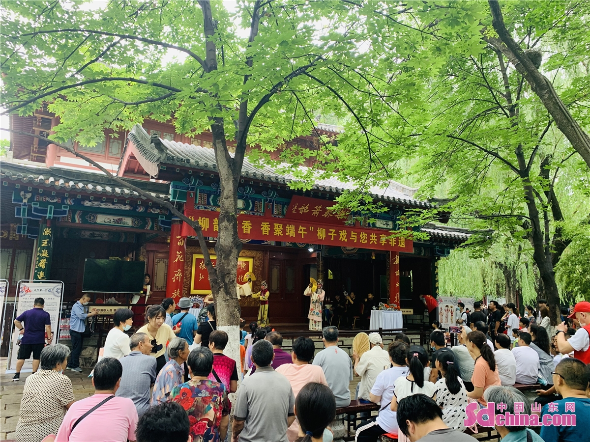 <br/><br/>　　柳子劇は天下第一泉観光スポットで始まった。6月14日、端午テーマイベントは済南天下第一泉観光スポットで行われた。<br/>