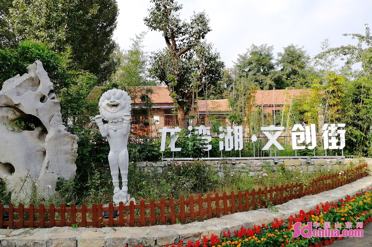 <br/>　　阅湖尚儒研学旅游基地位于龙湾湖畔圣水峪镇，主要分为文创街和研学基地两个空间。<br/>