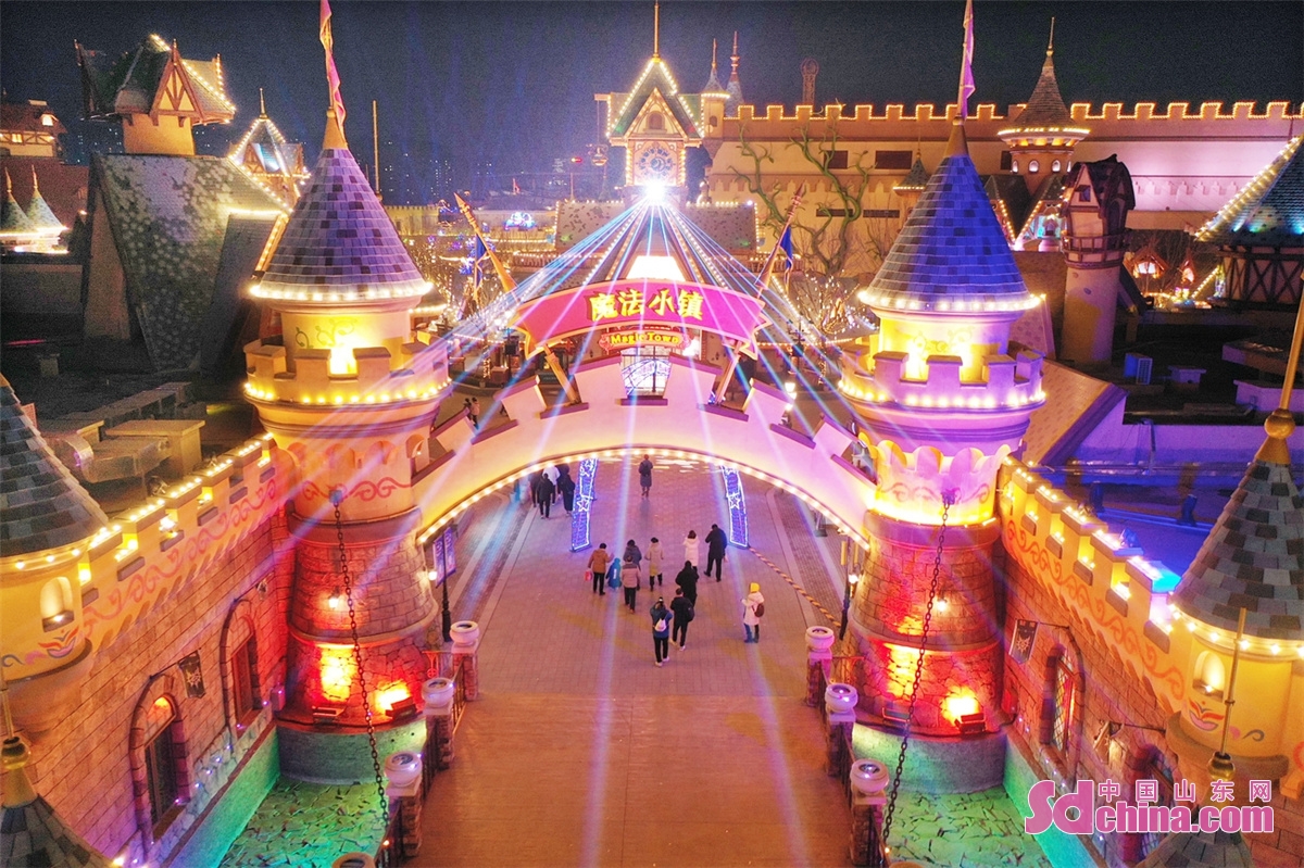 The Light Show created by SUNAC Jinan Cultural Tourism Town kicked off in Jinan, capital of China&rsquo;s Shandong province, on January 21, 2022, to greet the upcoming Spring Festival. The light show will continue until Feb 28.<br/>