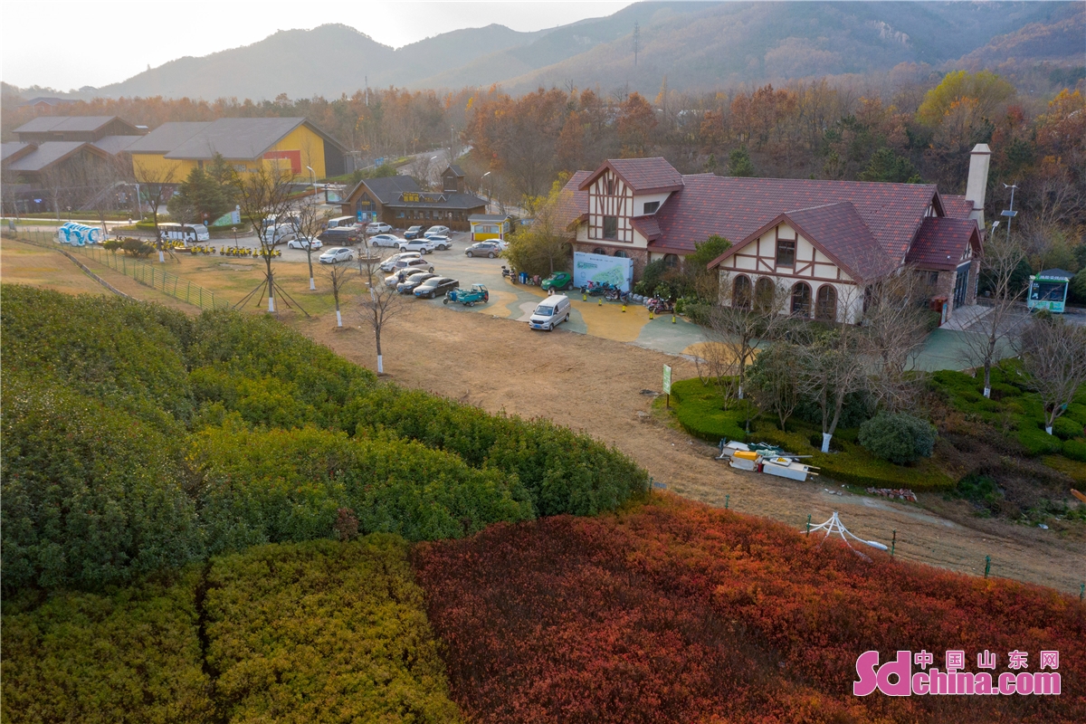 <br/>  <br/>Aduo Town in the West Coast New Area of Qingdao, China&rsquo;s Shandong province is as beautiful as a fairyland in the early winter. The scenic spot, dyed with heavy makeup by nature, turns to be a colorful picture.<br/>