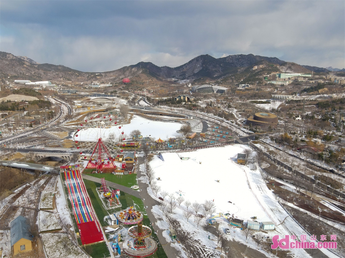 <br/>　　2022年12月22日、山東省青島市李滄区世博園は雪化粧が施されて、「童話の世界」にいるかのようだった。<br/>　　