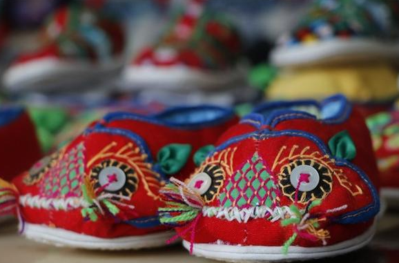 好品山東｜70歳の東営職人は50年間で「虎頭靴」を作り