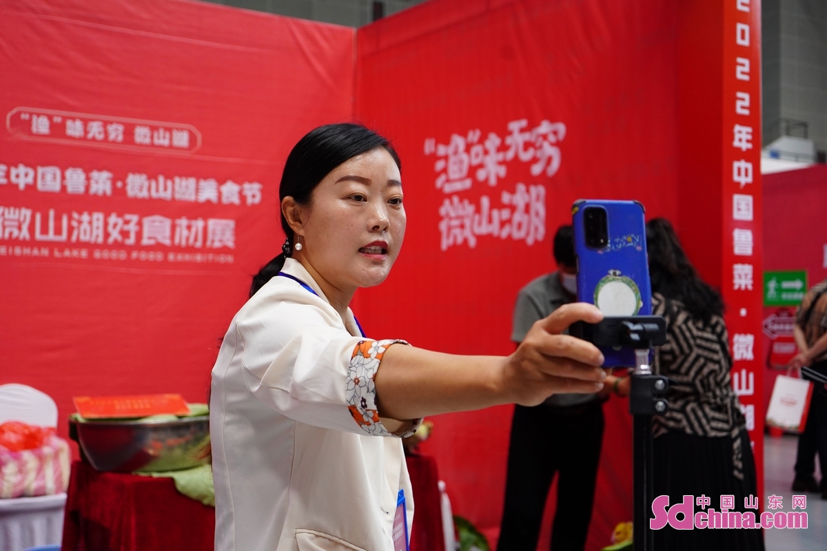 <br/>  <br/>Feast your eyes with these mouthwatering dishes! The 2022 Shandong Cuisine Weishan Lake Food Festival was held recently in Jining, E China&rsquo;s Shandong province. Themed on freshwater produce, a variety of delicacies with strong local characteristics were made and displayed, attracting crowds of visitors.<br/>