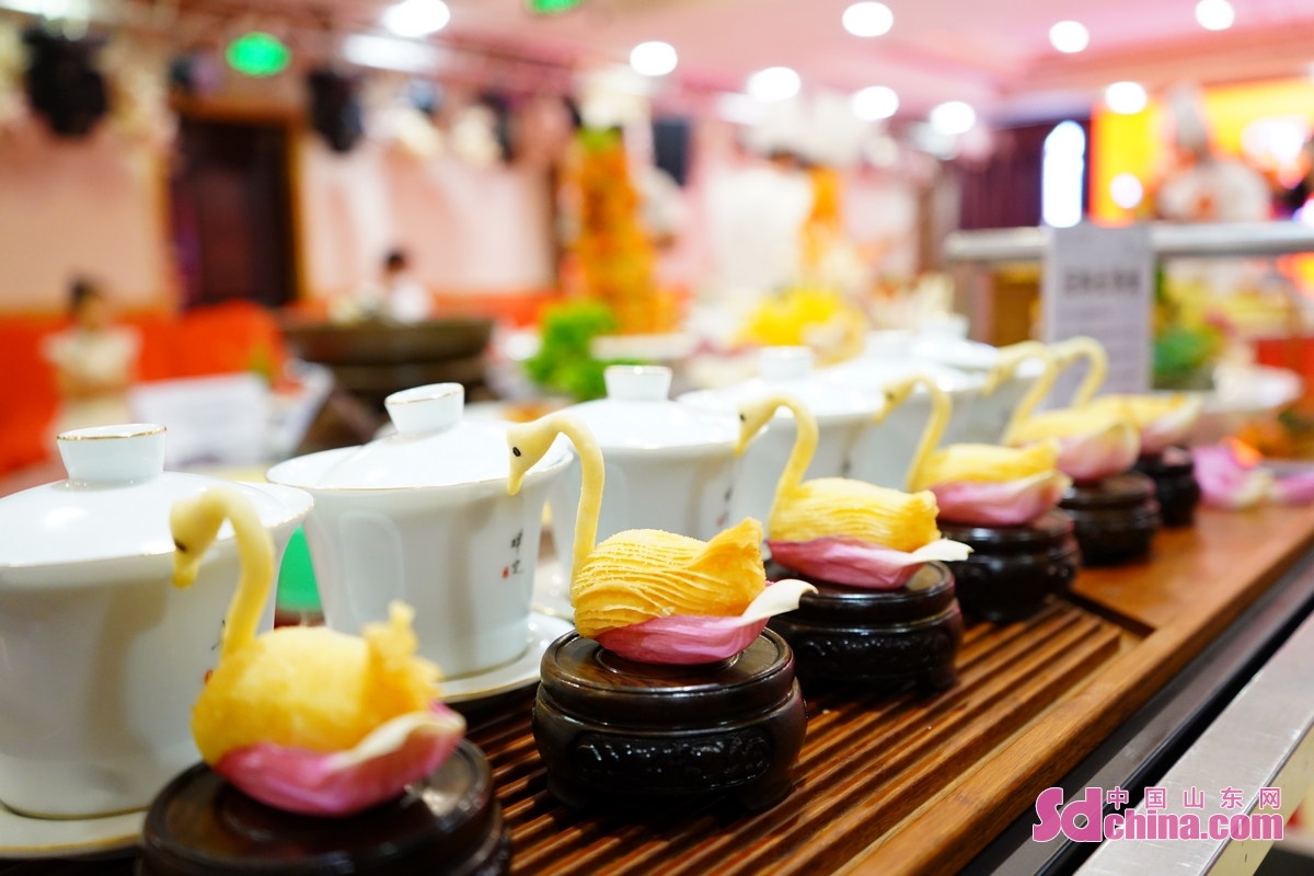 <br/><br/> <br/>Feast your eyes with these mouthwatering dishes! The 2022 Shandong Cuisine Weishan Lake Food Festival was held recently in Jining, E China&rsquo;s Shandong province. Themed on freshwater produce, a variety of delicacies with strong local characteristics were made and displayed, attracting crowds of visitors.<br/>