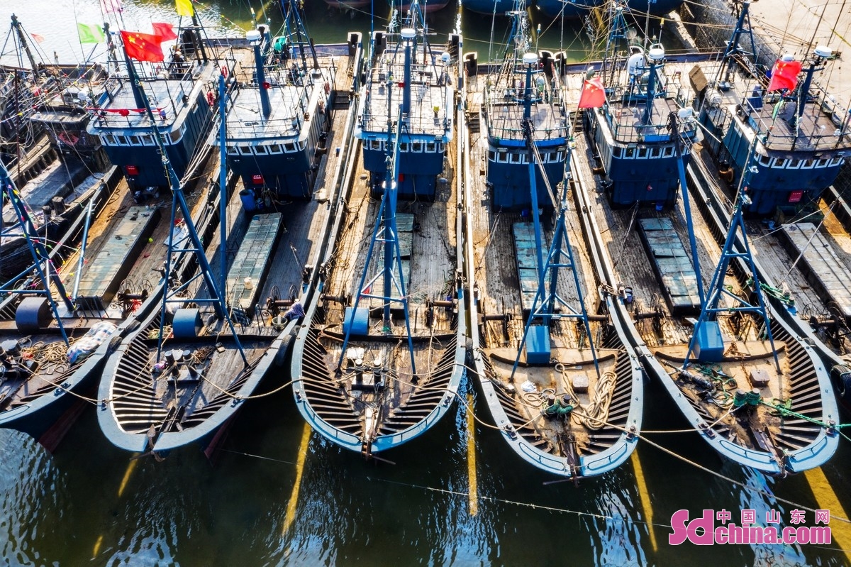 <br/>  <br/>Feast your eyes with these fishing boats docking peacefully at the fishing harbor of Haiyuan Village, in Rizhao, E China&rsquo;s Shandong province as the coastal waters are still under fishing moratorium.