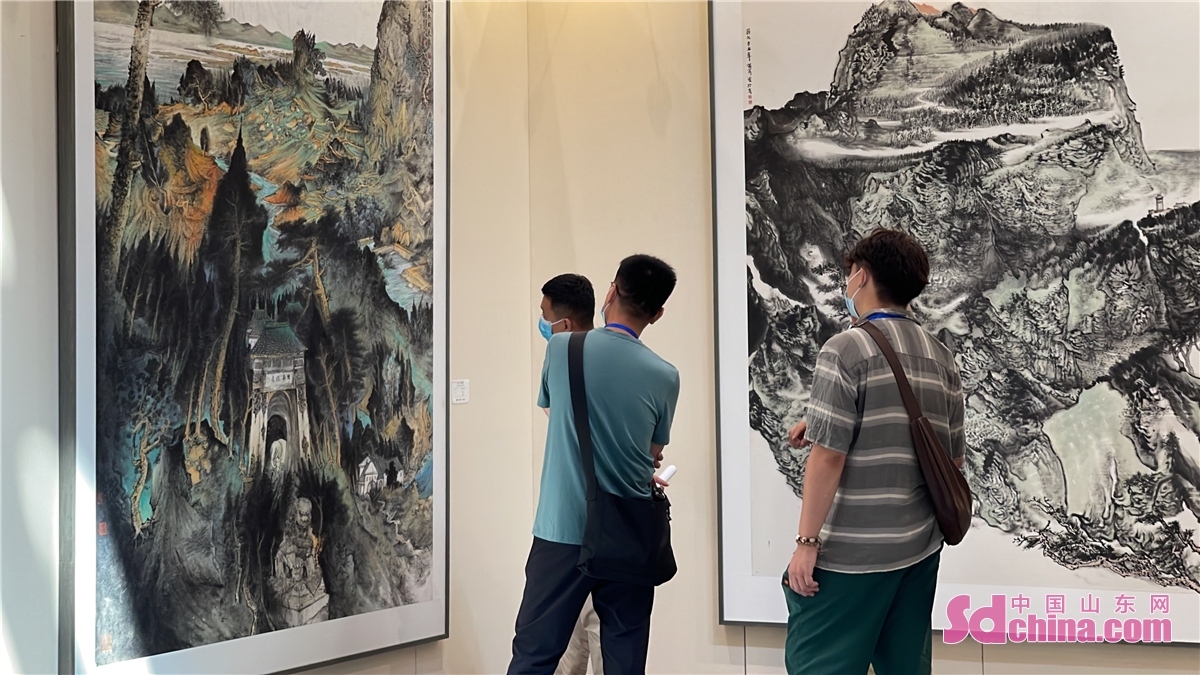 <br/>　　特展方阵。由中国国家画院推出&ldquo;山水、人物、花鸟、青年&rdquo;四个主题特展区组成。展出400多幅巨幅作品，这是中国国家画院四大展首次综合展出。<br/>