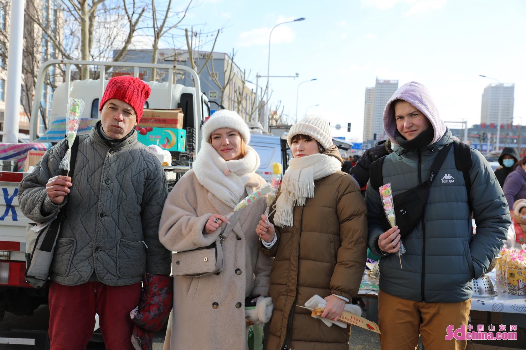 <br/>  <br/>International students from countries of Russia, France and Vietnam visit the bustling Huangwu Bazaar in Yantai, E China&rsquo;s Shandong province to experience the festive atmosphere of Chinese New Year.<br/>