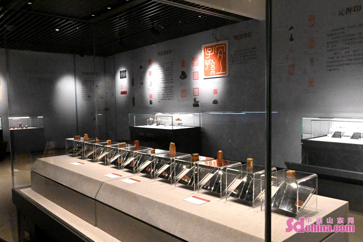 The first Chinese Seal Culture Boutique Exhibition kicked off on March 20 at the Confucius Museum in Qufu, E China&rsquo;s Shandong province. More than 200 precious cultural relics are on display in institutions including Xiling Seal Art Society Chinese Seal Museum, Shandong Museum, Jinan Municipal Museum and Jining Municipal Museum. The exhibition will last till March 31.<br/>