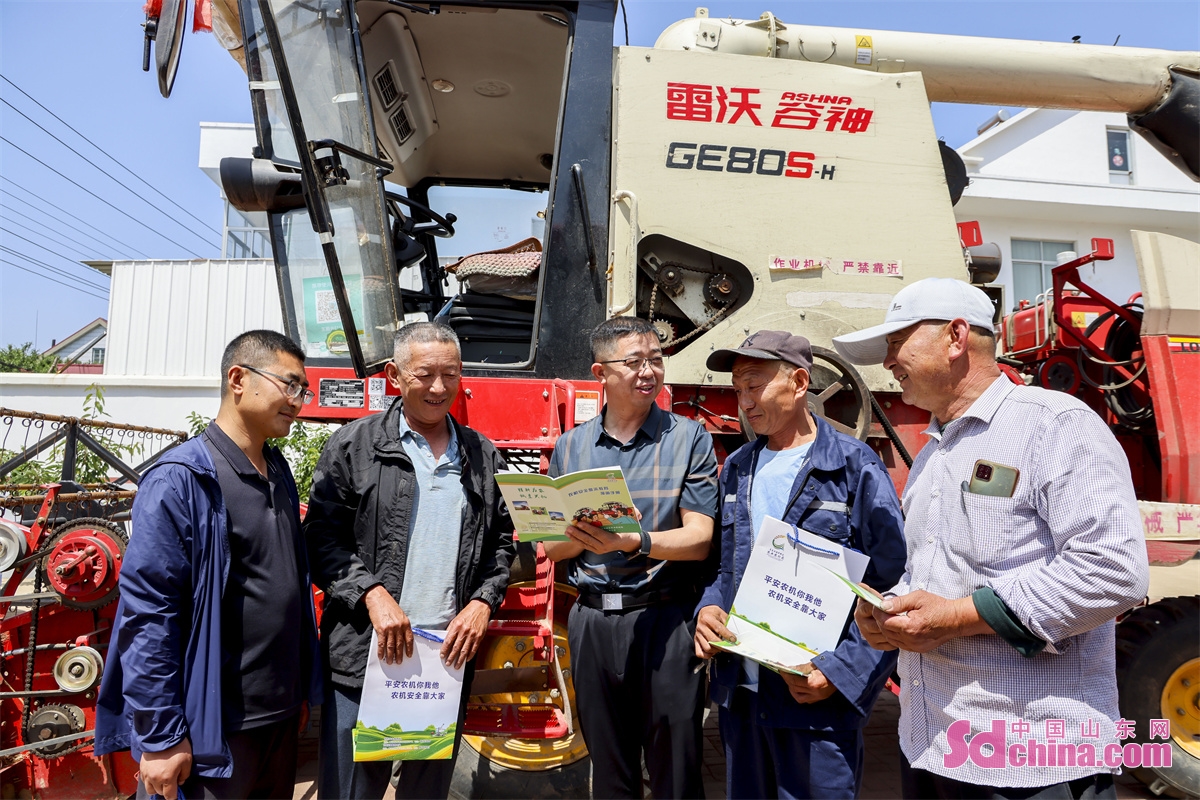 <br/>  <br/>A bumper harvest is in sight in Xu Village as the ears of wheat turn golden and the grains become full in Qingdao, E China&rsquo;s Shandong province. Equipment has been overhauled and harvester drivers have been trained for the implementation of safety production. (Photo by Han Jiajun)<br/>
