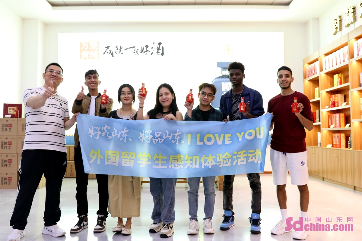 <br/> <br/>International students from countries of Cambodia, Morocco and Cameroon visited the cellar of Guojing 1915, Newland Black Cattle Breeding Base and Swan Lake Hot Spring Cittaslow in Gaoqing county, E China&rsquo;s Shandong province to learn about the history and development of Chinese Baijiu culture and Gaoqing&rsquo;s black cattle industry, and enjoy the leisure of slow city.<br/>