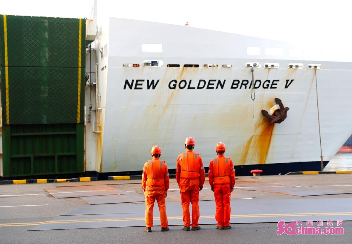 Just a few days ago, the 'New Golden Bridge V' passenger and cargo ferry departed from Qingdao International Cruise Home Port, carrying passengers and heading towards Port of Incheon, South Korea. This marks the official resumption of the Qingdao to Incheon regular passenger transport route, which had been suspended for 43 months due to the impact of the epidemic. (Photo by Han Jiajun)<br/>