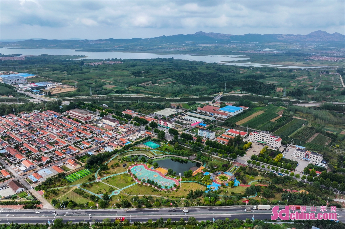 Photo taken on September 13 shows the picturesque Cangma Park in the Qingdao West Coast New Area, China&rsquo;s Shandong Province. Symmetrical patterns, picturesque scenery, and lush greenery create a mesmerizing and breathtaking view. (Photo by Han Jiajun)<br/>