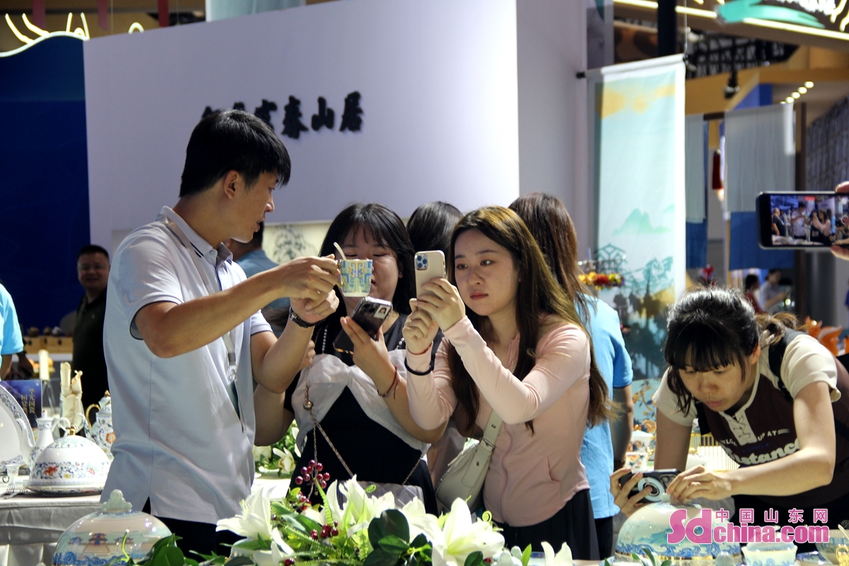 The 4th China International Culture and Tourism Expo and the 2nd China Traditional Crafts Conference opened on September 14th in Jinan, E China&rsquo;s Shandong province. Fashionable and trendy handmade products were showcased to display the latest achievements of cultural and tourism integration in Shandong.<br/>