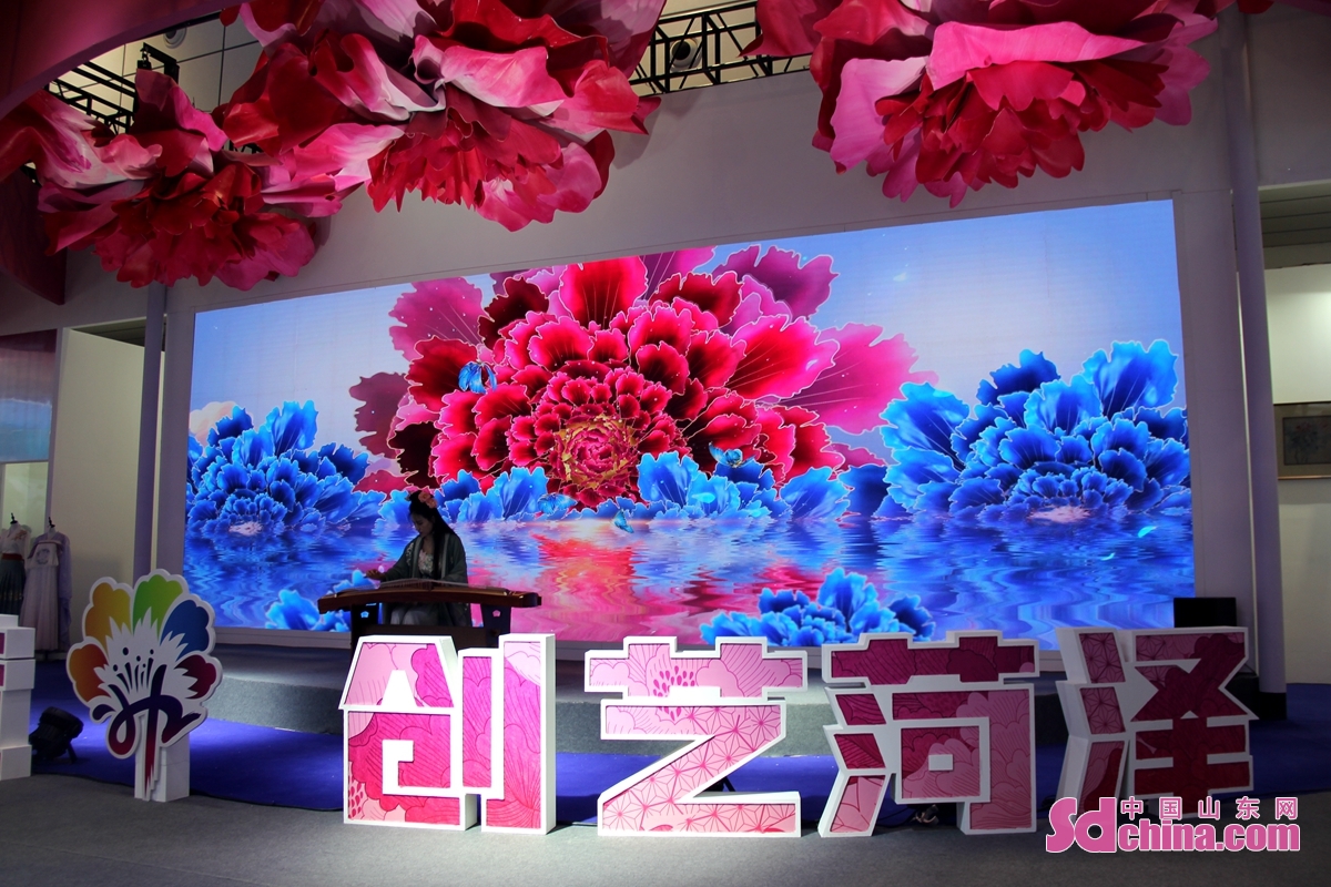 The 4th China International Culture and Tourism Expo and the 2nd China Traditional Crafts Conference opened on September 14th in Jinan, E China&rsquo;s Shandong province. Fashionable and trendy handmade products were showcased to display the latest achievements of cultural and tourism integration in Shandong.