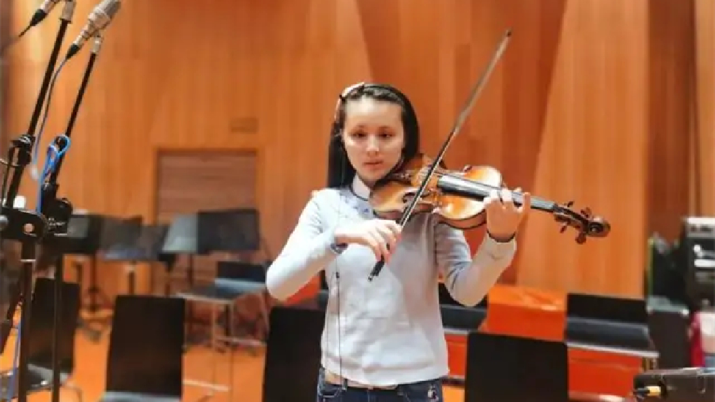 马奕菲：用音乐与世界对话 北京冬残奥会闭幕式上的小提琴演奏者
