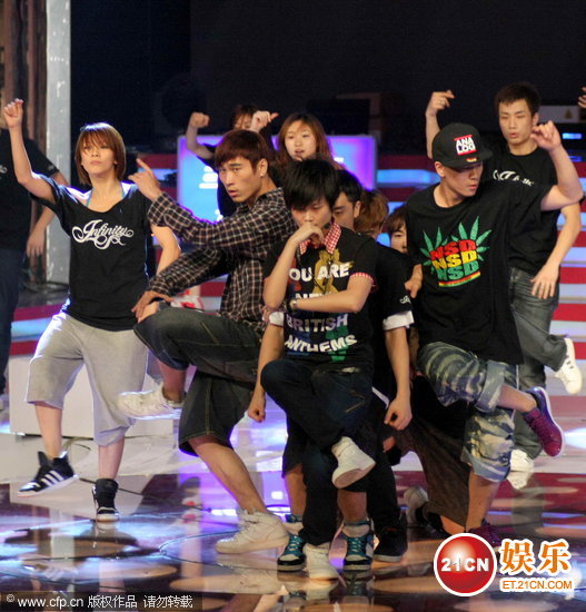 <em>快女</em>决赛详细<em>歌单</em>出炉 李霄云江映蓉黄英红色