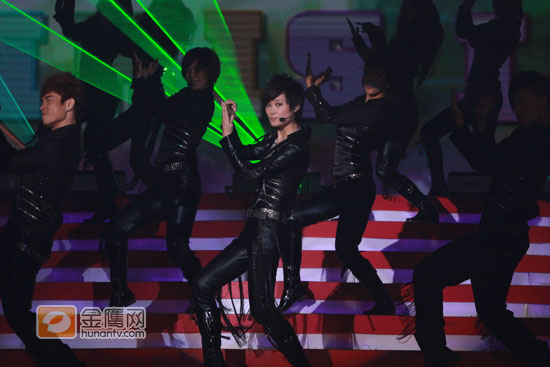 李宇春2009<em>快女决战之夜</em>帅气现场照片(组图)_
