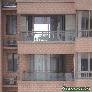 新生活方式裸居 拷问社会<em>道德</em>一层衣服(图)_