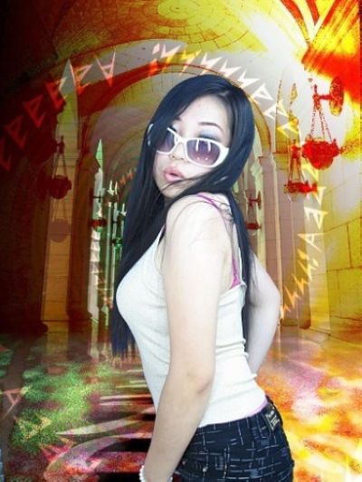 芙蓉二代徐情情再曝雷人丝袜照(组图)