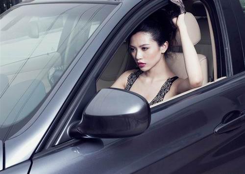 寂寞少妇眉头紧锁与闺蜜大玩暧昧(组图)