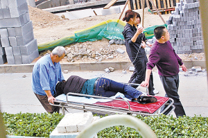 指认抢包贼 <em>心理</em>留阴影青岛<em>打工妹</em>被吓晕(图)_