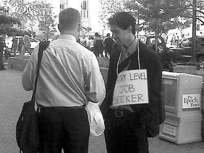 金融危机下美国人找工作怪招百出(图)