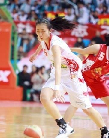 <em>莫科</em>前<em>女友</em>王凡半裸出镜 (组图)_中国山东网