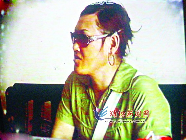 39岁男子要变<em>女人</em> 赶回老家与<em>妻子</em>办理<em>离婚</em>手