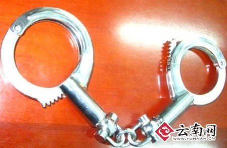 昆明警方回应疑犯自缢案疑点 验证纸币开手铐