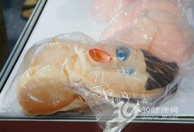 <em>情趣用品</em>引人狼叫