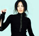 虎年春晚王菲天使造型演唱李健《传奇》