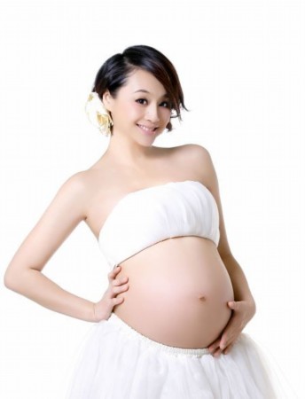 <em>曹颖老公</em>王斑喜极而泣 曹颖微博与粉丝分享为
